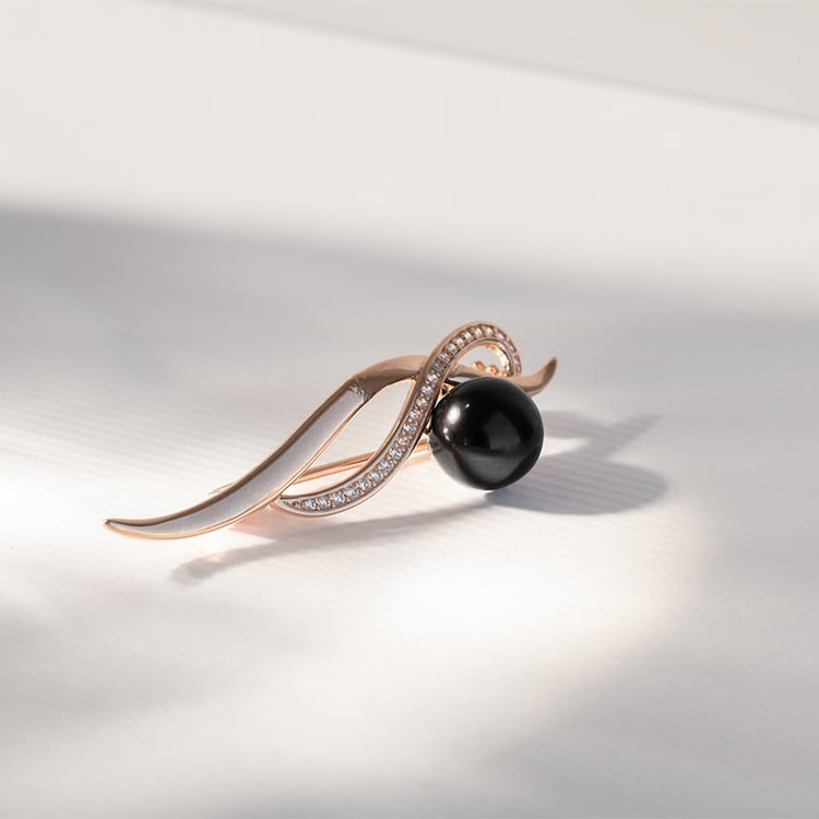 Pozlatená brošňa s čiernou perlou a zirkóny Dathan 121369