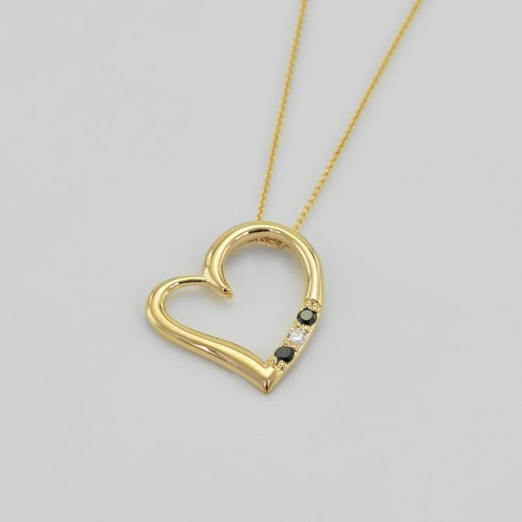 Strieborný prívesok srdce s čiernymi a bielym diamantom Janey 103505