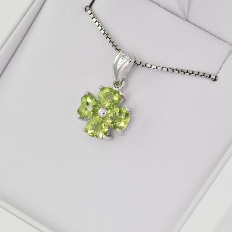 Strieborný štvorlístok s olivínmi 28365