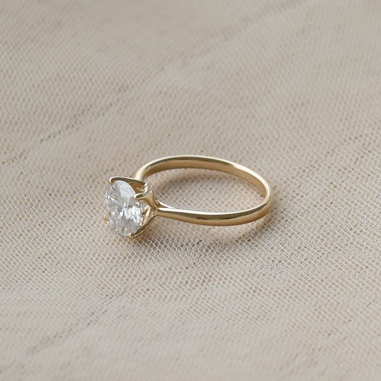 Zlatý prsteň s veľkým moissanitu 71900