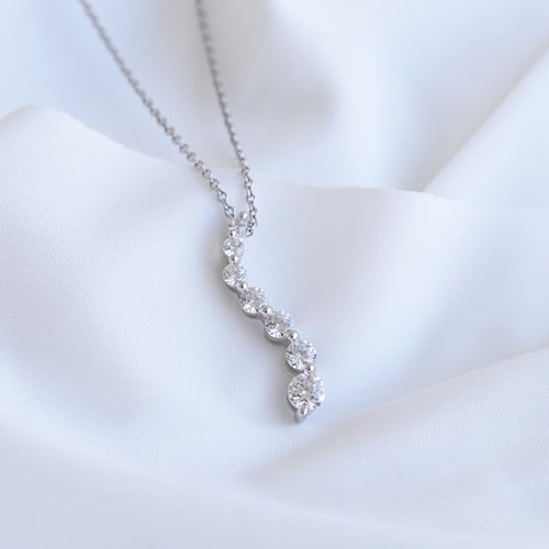 Elegantný prívesok so žiarivými diamanty Irving