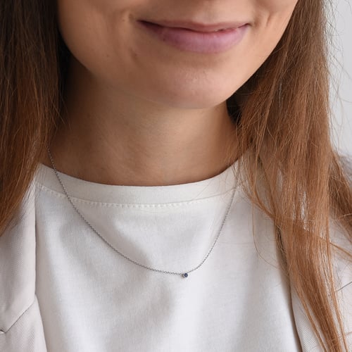 Minimalistický náhrdelník s čiernym diamantom Vieny