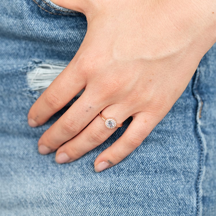 Zlatý zásnubný prsteň s akvamarínom a diamantmi Vale 128395