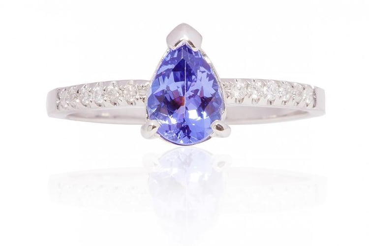  Zásnubný prsteň s tanzanitom a diamantmi 2813