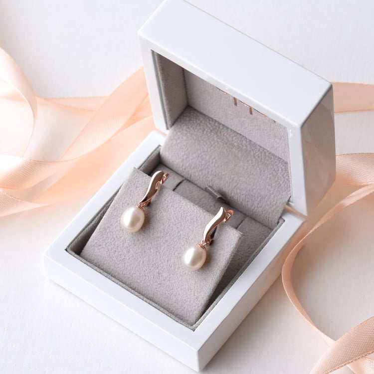 Strieborné perlové náušnice 78105