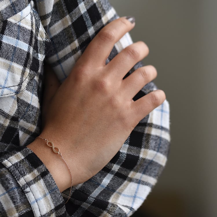 Zlatý fashion náramok 62339