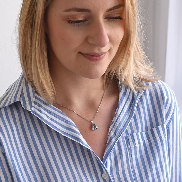 Topasová slza v striebornom náhrdelníkau 71269