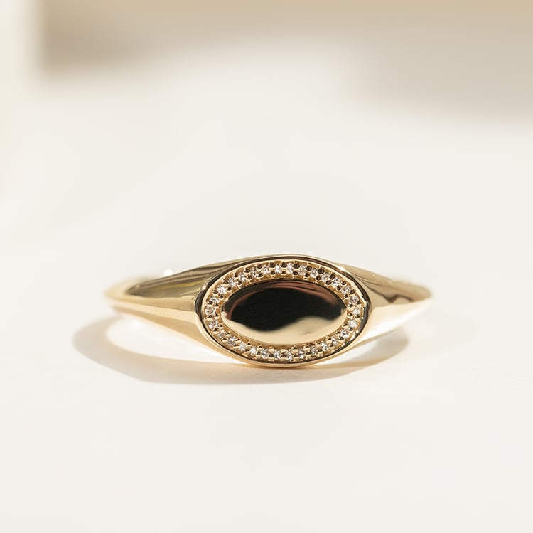 Zlatý oválný pečatný prsteň s diamantmi Pamm 138432