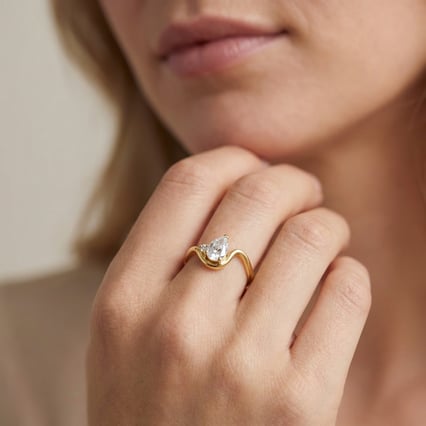 Rozvodový vlnitý prsteň s pear lab-grown diamantom Mirjana