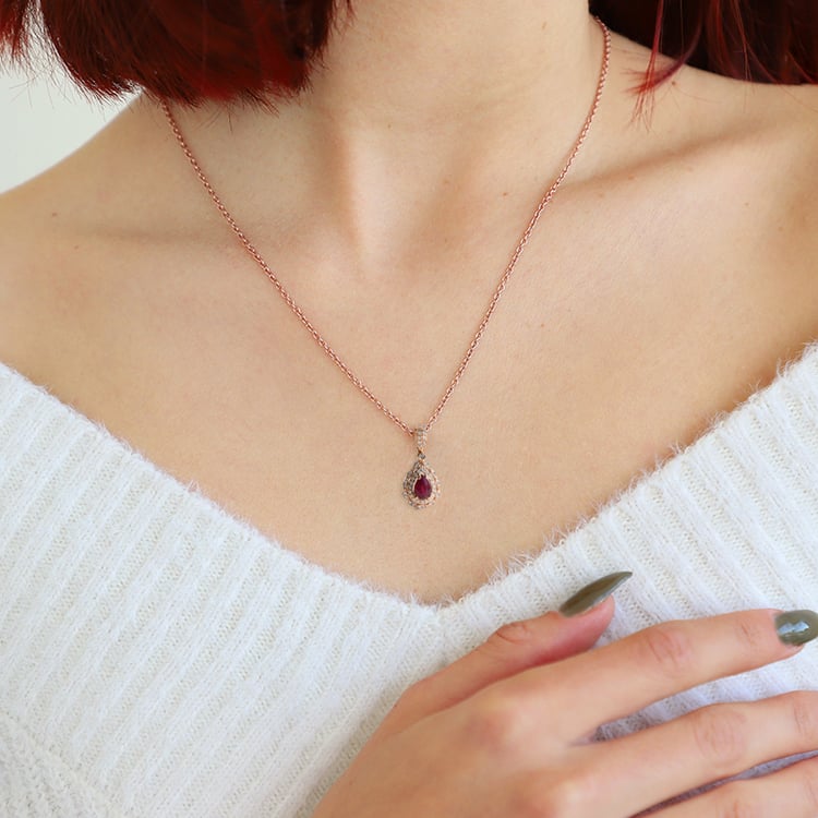 Zlatý rubínový prívesok s diamantmi Chailei 116054