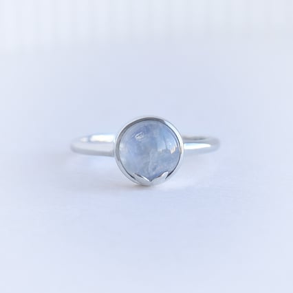 Zlatý prsteň s cabochon mesačným kameňom Leman