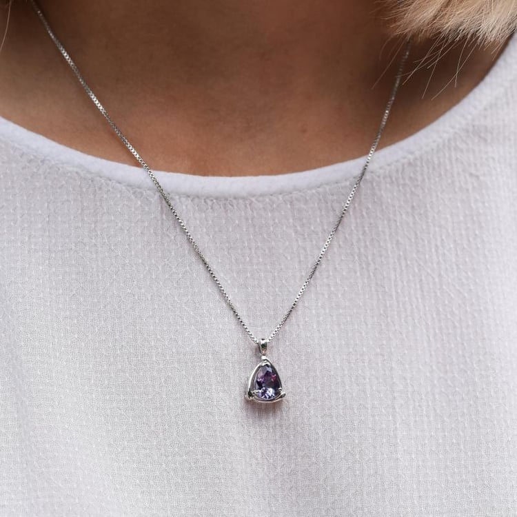 Strieborný náhrdelník s alexandritom 11894