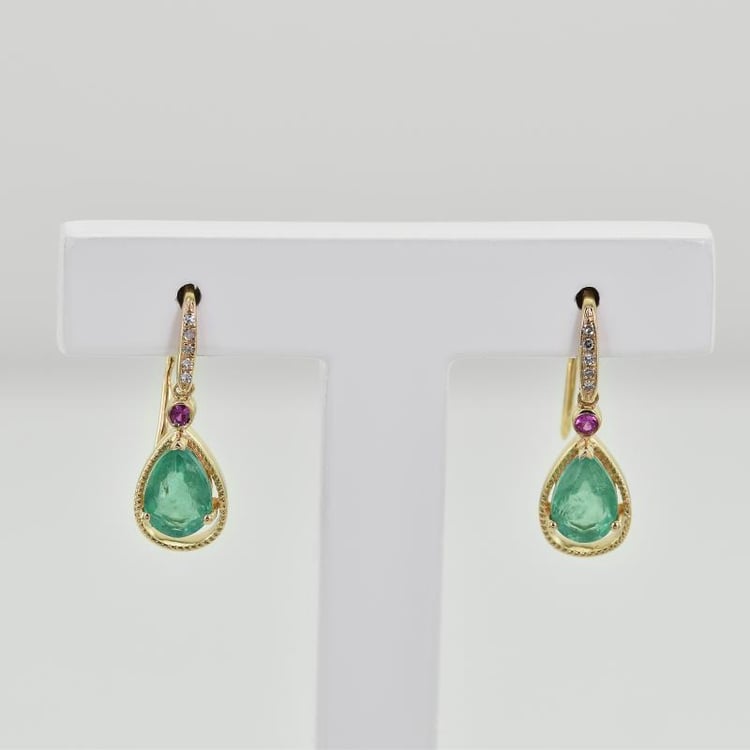 Pear smaragdy v náušniciach 8542