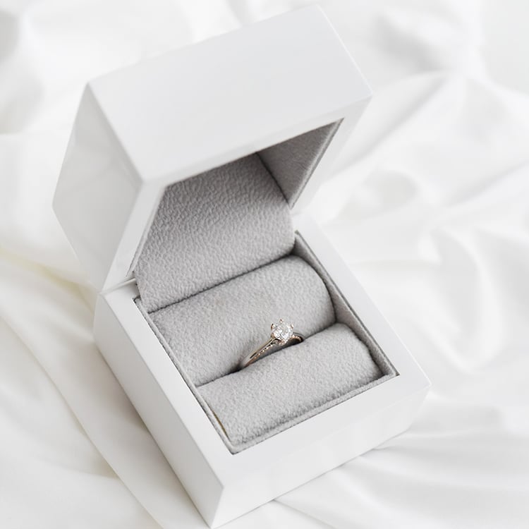 Zásnubný prsteň s moissanitom zo zlata 91008