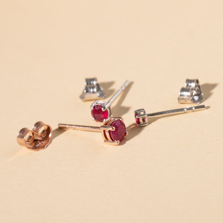Náušnice s rubínmi s výberom veľkosti Dalia 120757