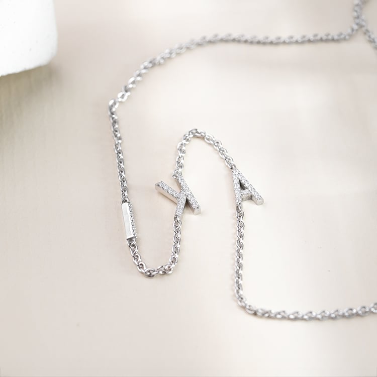 Náhrdelník s 3 písmenkami a lab-grown diamantmi Lupe 152284