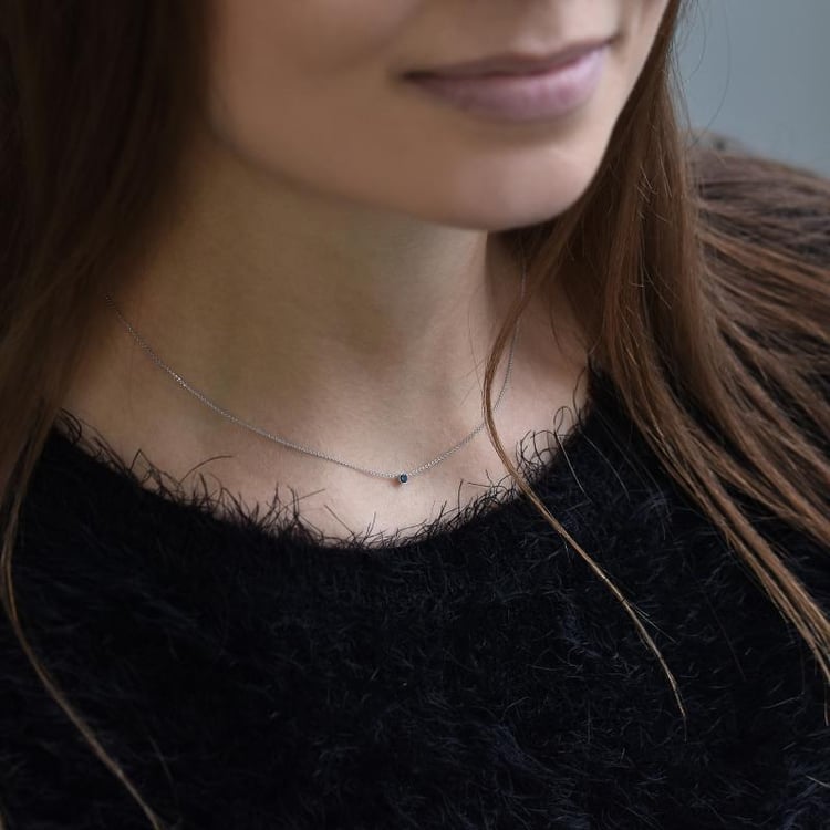 Strieborný minimalistický náhrdelník s modrým diamantom Vieny 103684