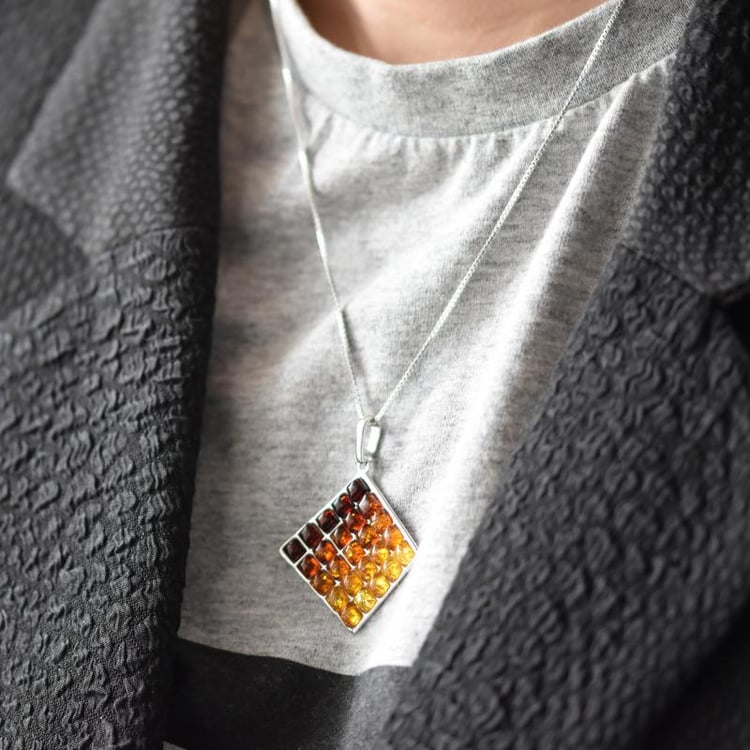 Náhrdelník s jantarom 16685