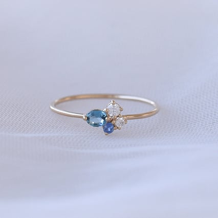 Zlatý cluster prsteň s topásom, zafírom a moissantom Fiero