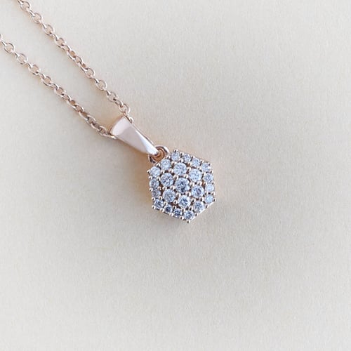 Prívesok v tvare hexagónu s lab-grown diamantmi Aliona
