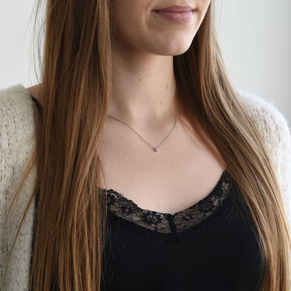 Diamantový náhrdelník v minimalistickom štýle Jyrki