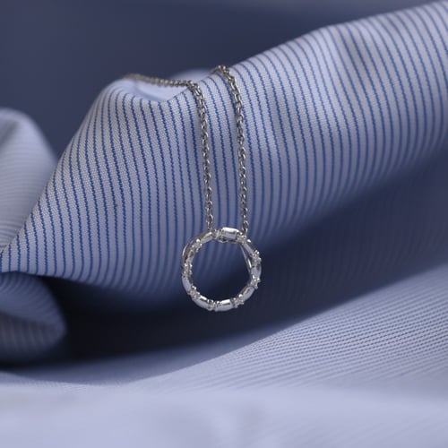 Strieborný karma prívesok s diamantmi Amity