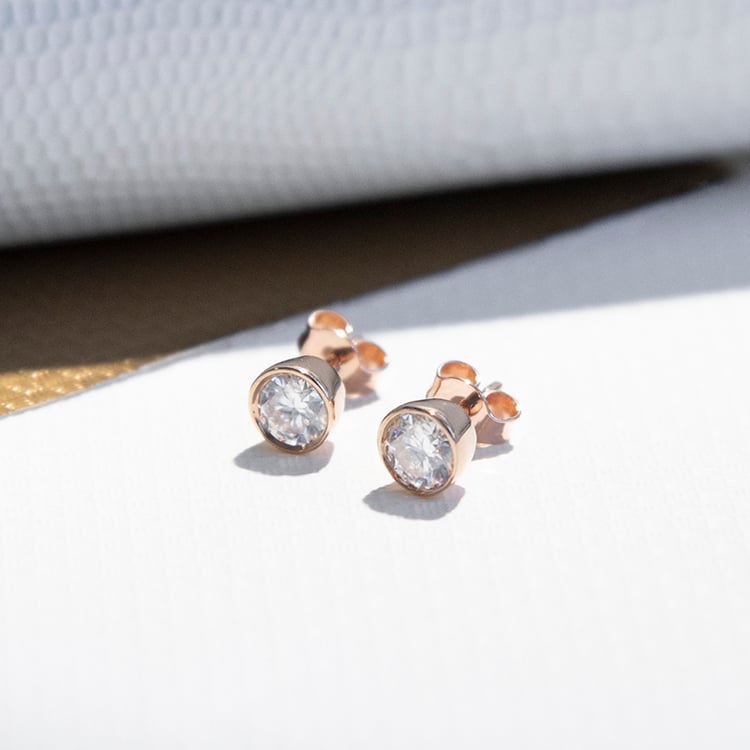 Bezel náušnice s moissanitmi Sontre 110585