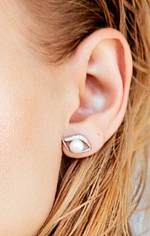 Strieborný náhrdelník s perlou a zirkónmi 4237