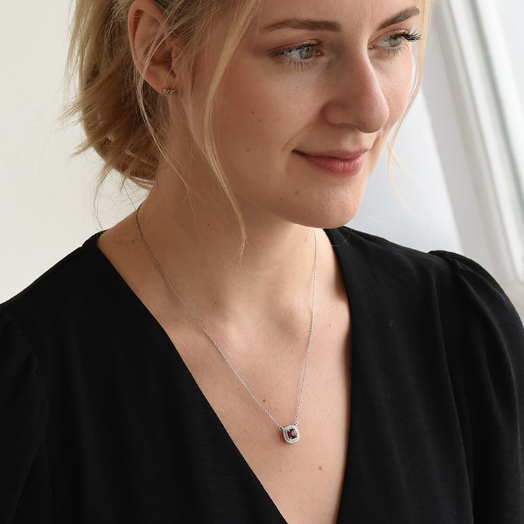 Náhrdelník s diamantmi 70240