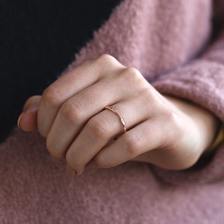 Minimalistický eternity prsteň s lab-grown diamantmi Ovone 101359