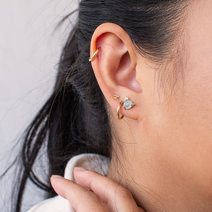 Náušnice s akvamarínom, mesačným kameňom a modrým diamantom Baal