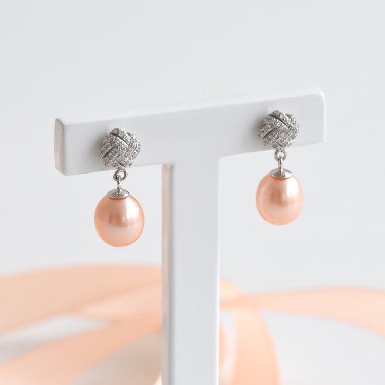 Visiace náušnice s broskyňovými perlami 78009