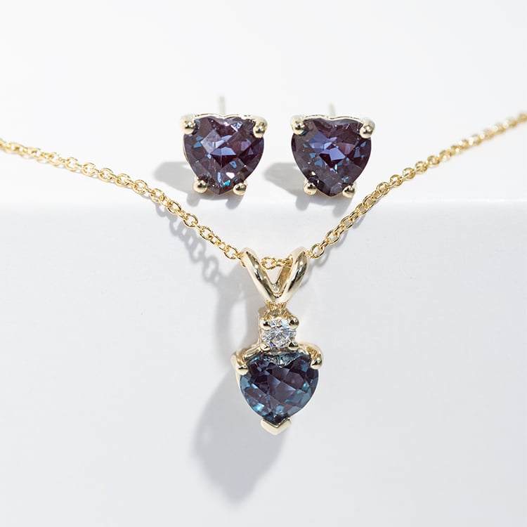 Srdiečkové alexandirty v zlatých náušniciach Hettia 123145