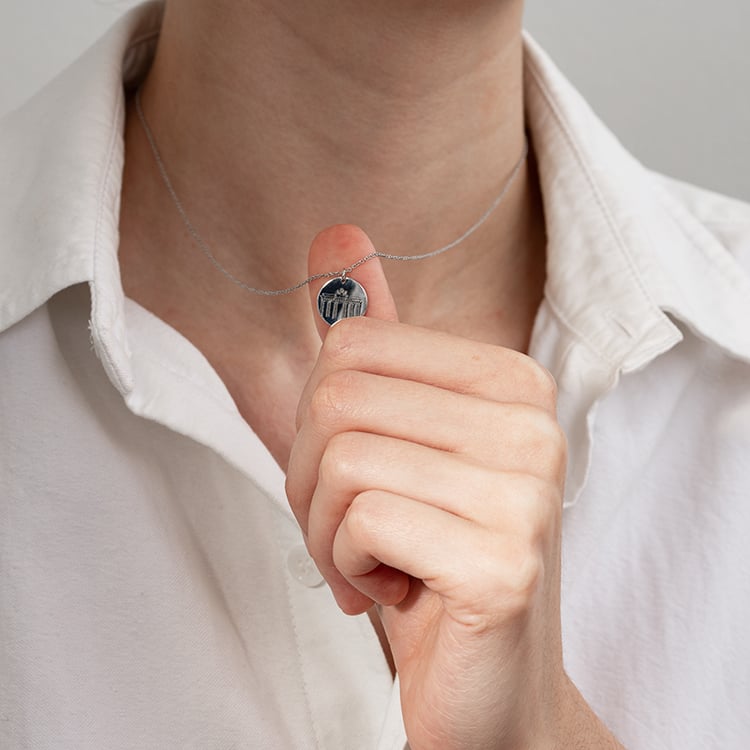 Personalizovaný strieborný prívesok Brandenburská brána 131238