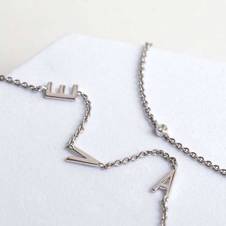 Strieborný náhrdelník s 3 písmenami vašej voľby a lab-grown diamantom Lupe 145523