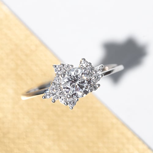 Atypický cluster zásnubný prsteň s lab-grown diamantmi Loreine