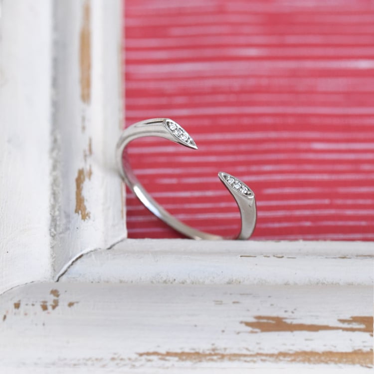 Netradičný diamantový prsteň 84783