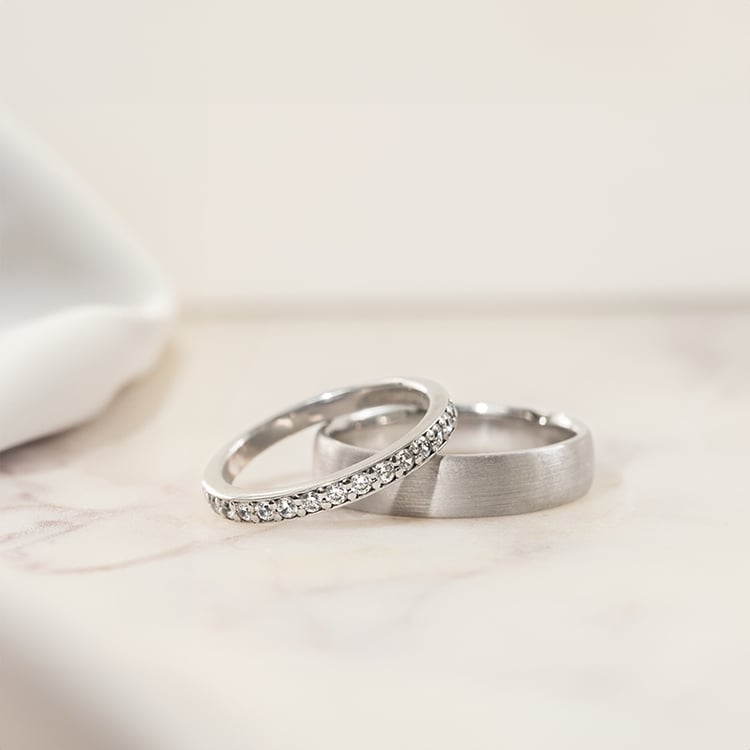 Diamantový eternity prsteň a pánsky komfortný svadobný prsteň Rylia 138610