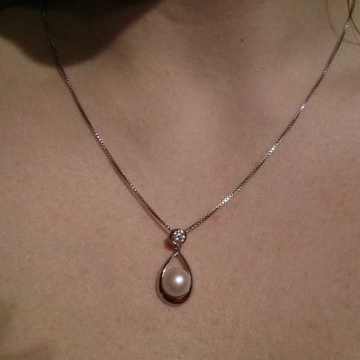 Strieborný perlový náhrdelník so zirkónom