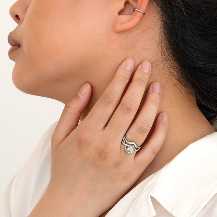 Unikátny zásnubný prsteň s moissanitmi Debora 121518