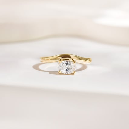 Atypický zásnubný prsteň s oval diamantom Adina