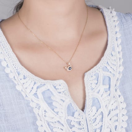 Prívesok v znamení Raka so zafírom a diamantmi Cancer