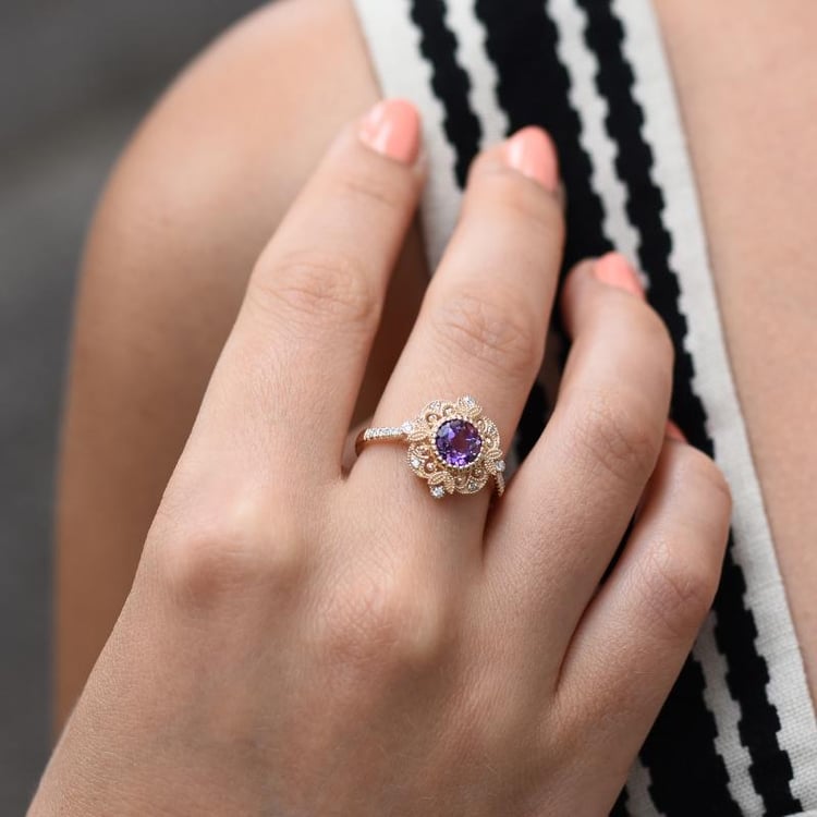 Zlatý prsteň s ametystom a diamantmi 17021