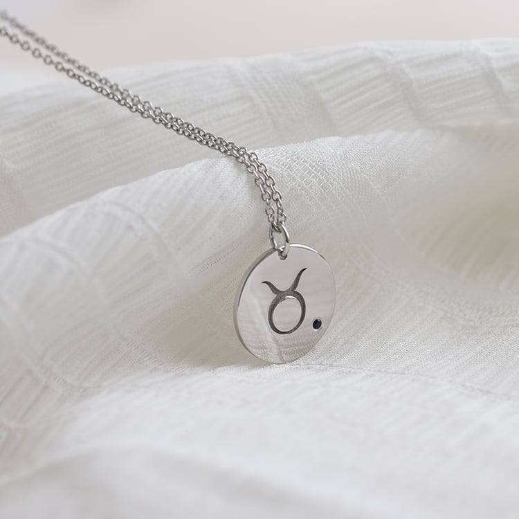 Strieborný prívesok so znamením a zafírom Býk 103437