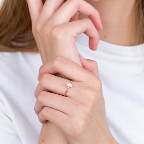 Zásnubný prsteň s 0.53ct IGI certifikovaným oval diamantom Frost