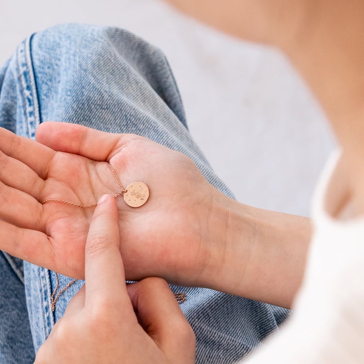 Strieborný prívesok Malý princ s ružou a gravírom 122305