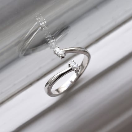 Netradičný moissanitový prsteň zo zlata Afra