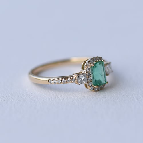 Zlatý prsteň s emerald smaragdom a diamantmi Xely
