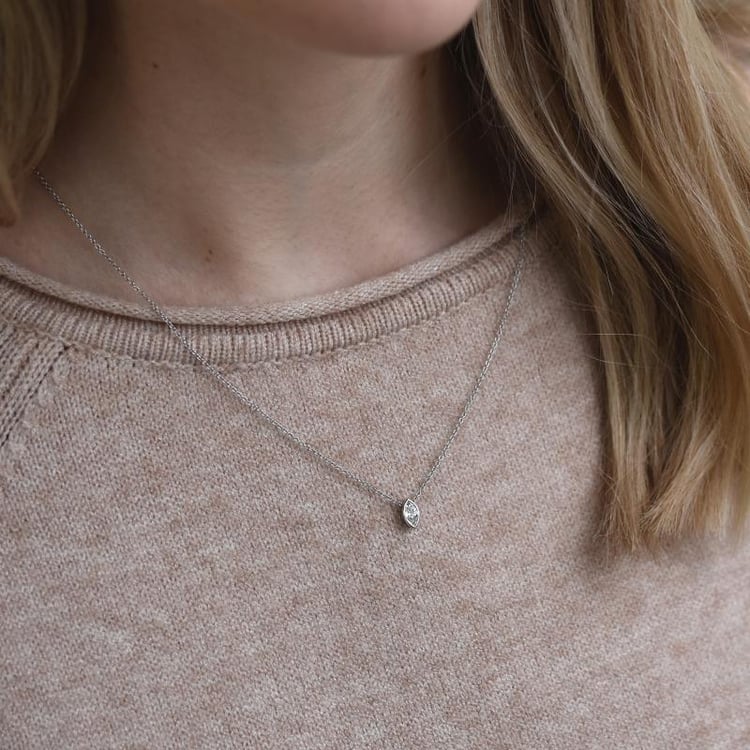 Zlatý náhrdelník s 0.24ct GIA certifikovaným marquise diamantom 50669