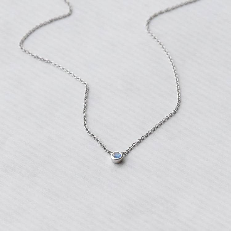 Strieborný minimalistický náhrdelník s mesačným kameňom Vieny 103711